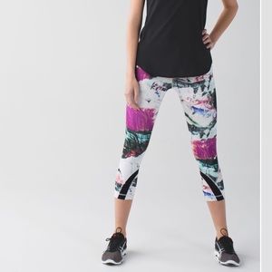 Lululemon Run Inspire Crop II Luxtreme Pigment Wave Multi Size 6 Like New